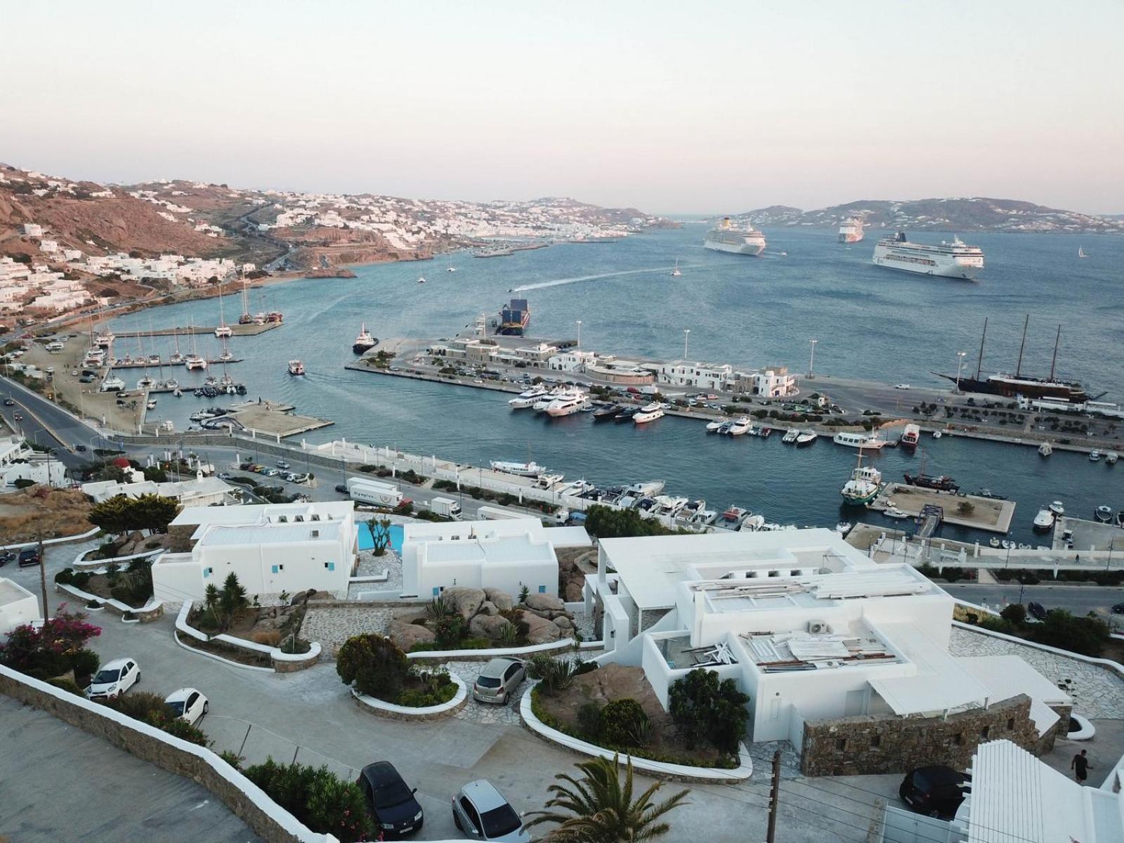 Adikri Villas & Suites Tourlos Buitenkant foto