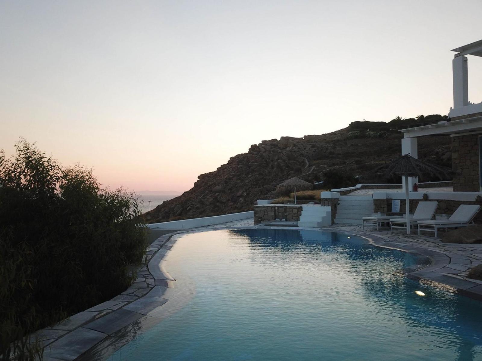 Adikri Villas & Suites Tourlos Buitenkant foto