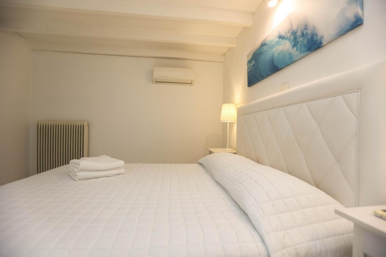 Adikri Villas & Suites Tourlos Buitenkant foto